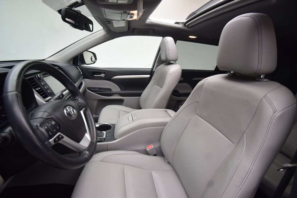 Used 2015 Toyota Highlander XLE AWD/4WD image 12