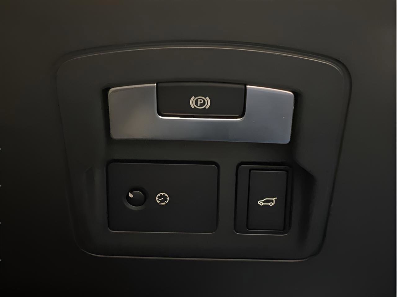 Used 2018 Land Rover Range Rover Velar S image 27