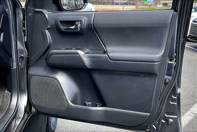Used 2022 Toyota Tacoma TRD Sport w/ Technology Package image 29