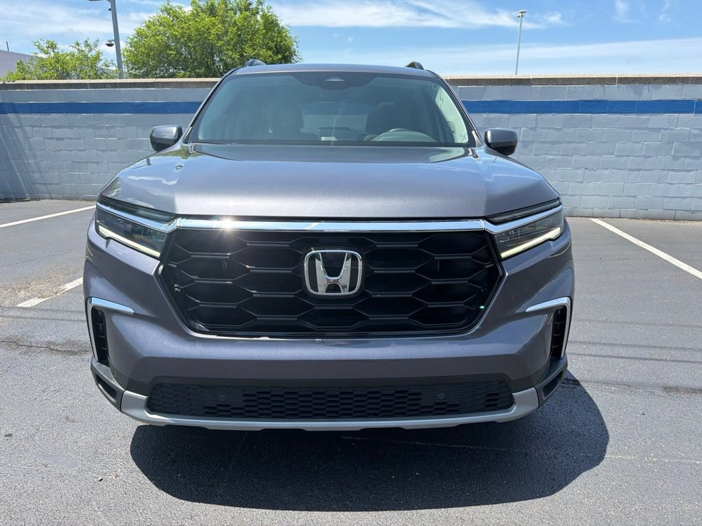 Certified 2025 Honda Pilot Touring image 8