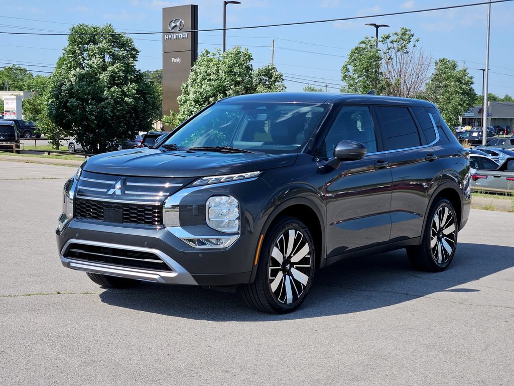 Used 2025 Mitsubishi Outlander SE AWD/4WD image 2