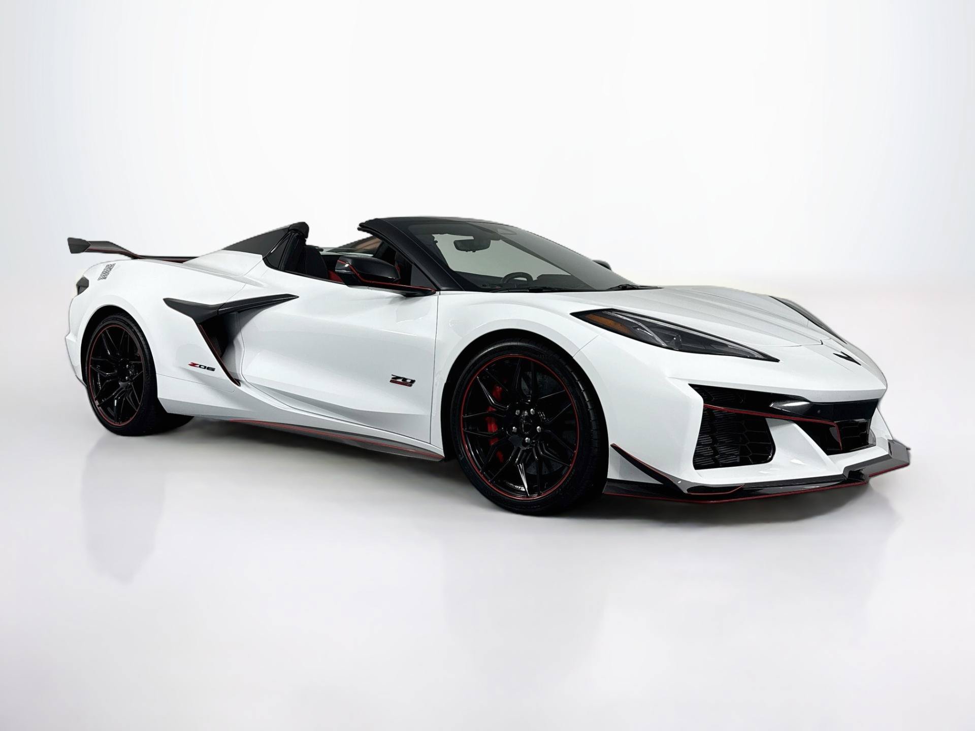 Used 2025 Chevrolet Corvette Z06 w/ Z07 Performance Package RWD image 9