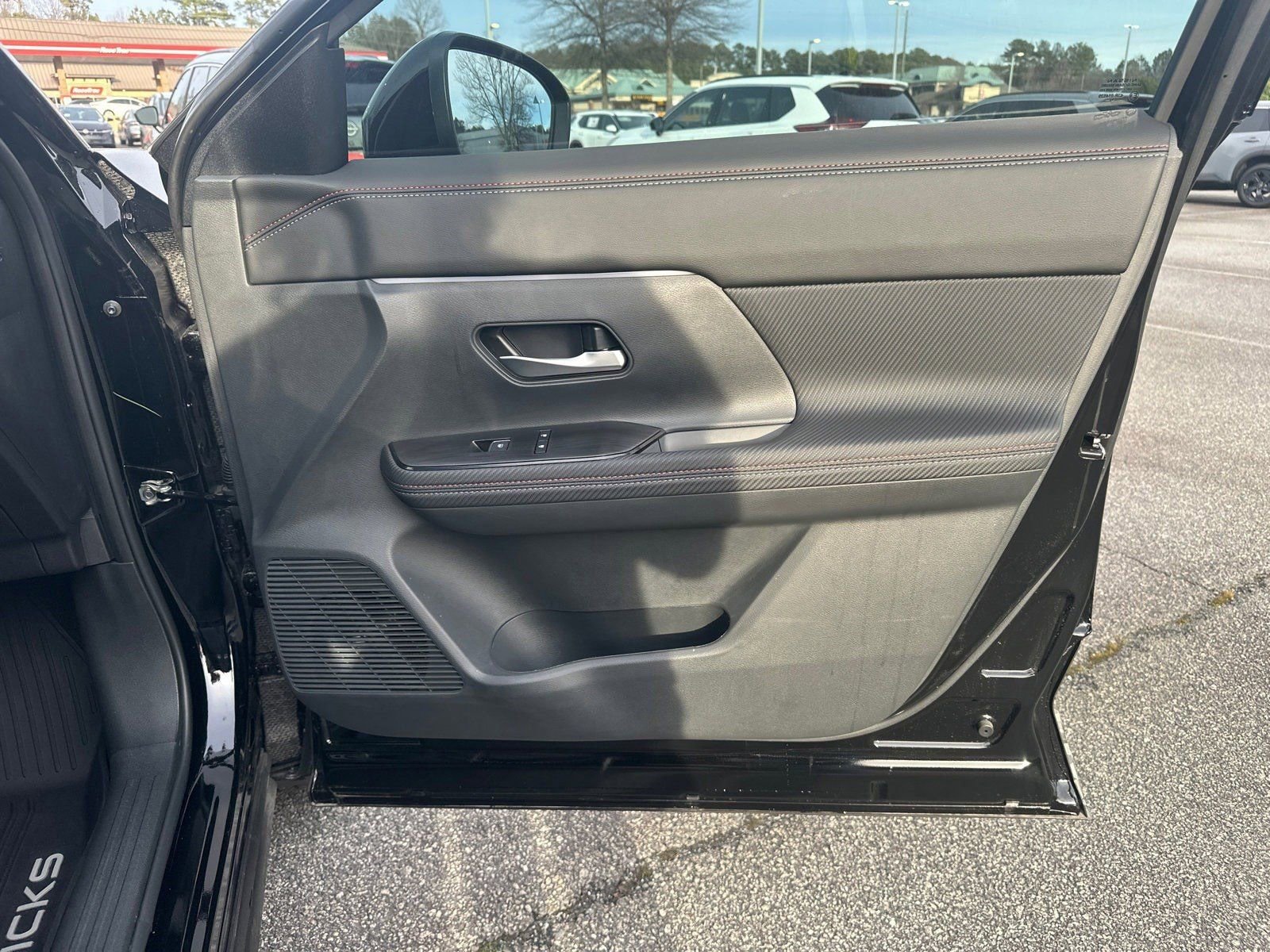 New 2026 Nissan Kicks SR image 14