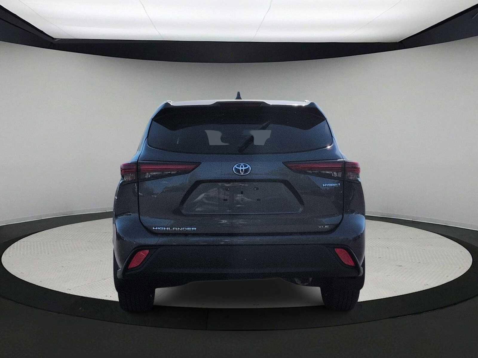 Used 2023 Toyota Highlander XLE AWD/4WD image 7