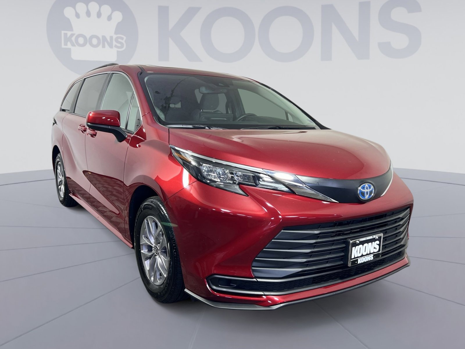 Used 2025 Toyota Sienna LE w/ LE Plus Package image 10