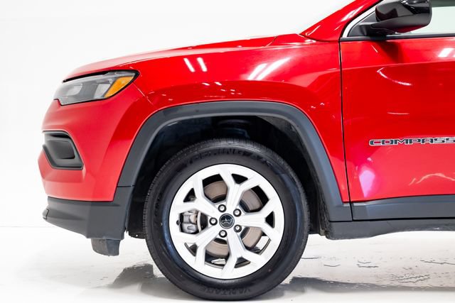 Certified 2025 Jeep Compass Latitude AWD/4WD image 32