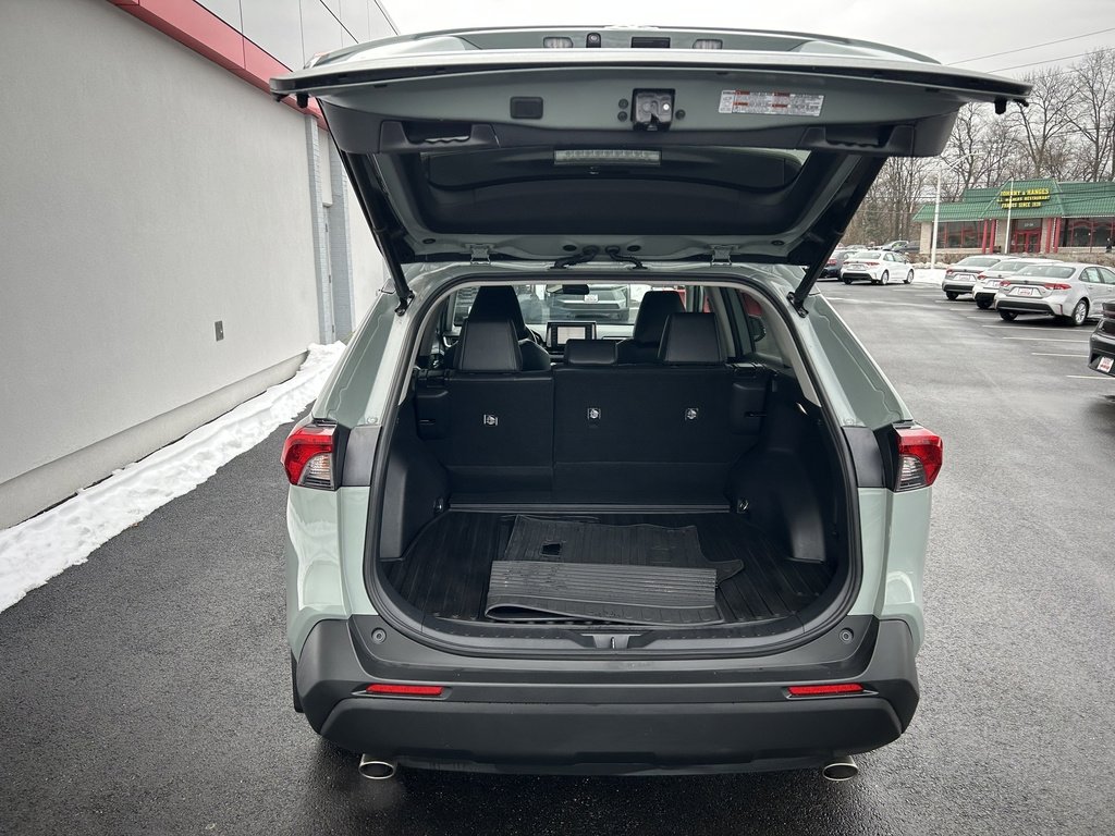 Used 2022 Toyota RAV4 XLE Premium image 11