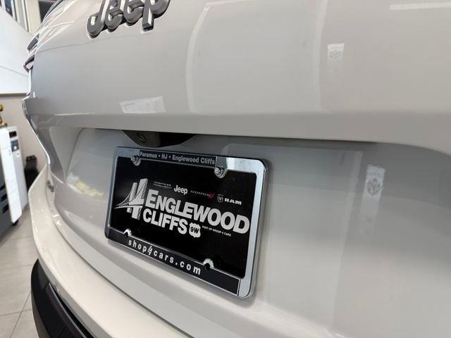 New 2025 Jeep Grand Cherokee L Laredo image 8