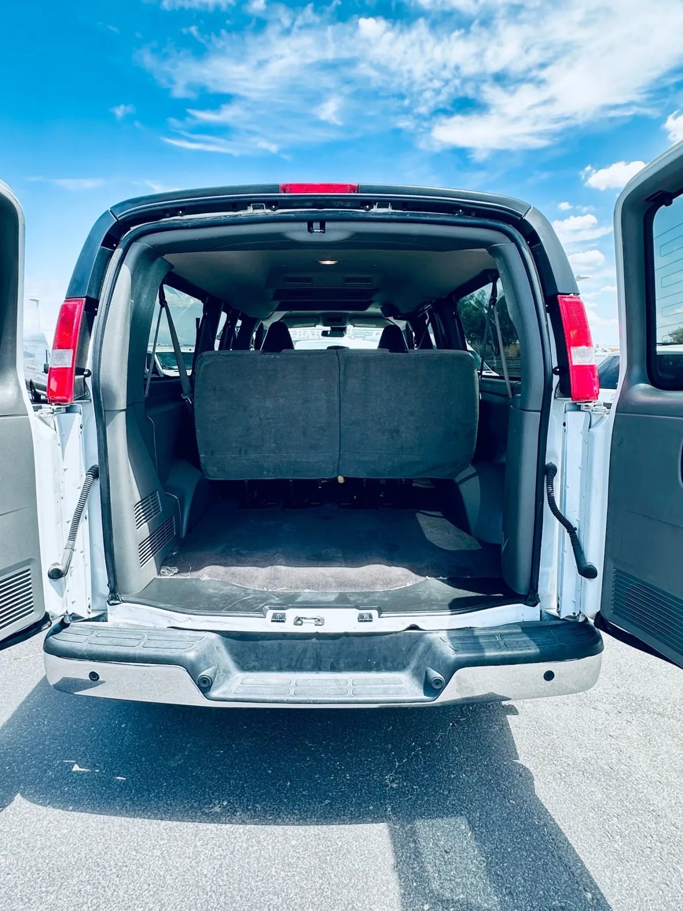 Used 2023 Chevrolet Express 3500 LT w/ LT Preferred Equipment Group image 11