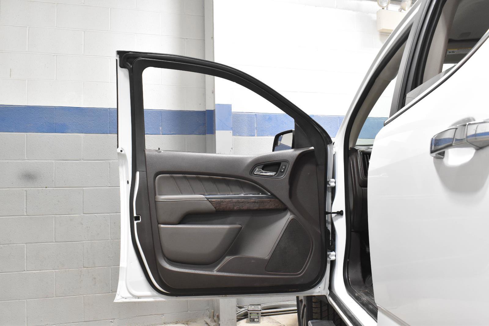 Used 2022 GMC Canyon Denali image 12