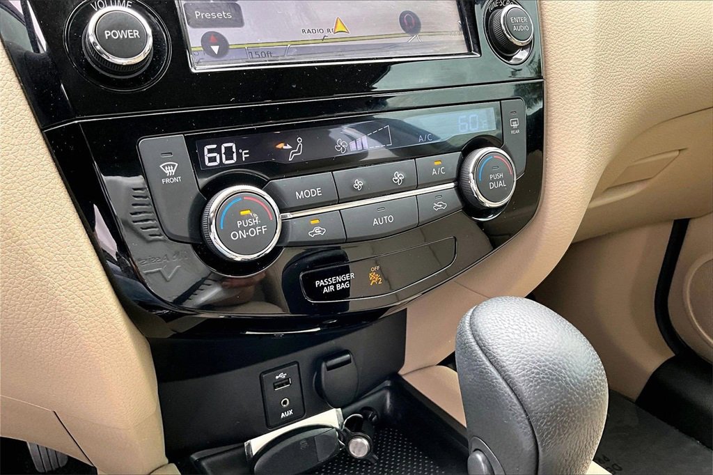 Used 2016 Nissan Rogue SL w/ SL Premium Package image 16