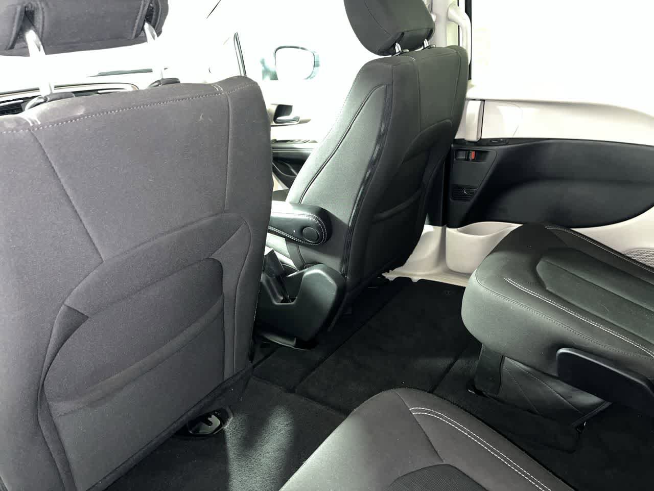 Used 2024 Chrysler Voyager LX FWD image 23
