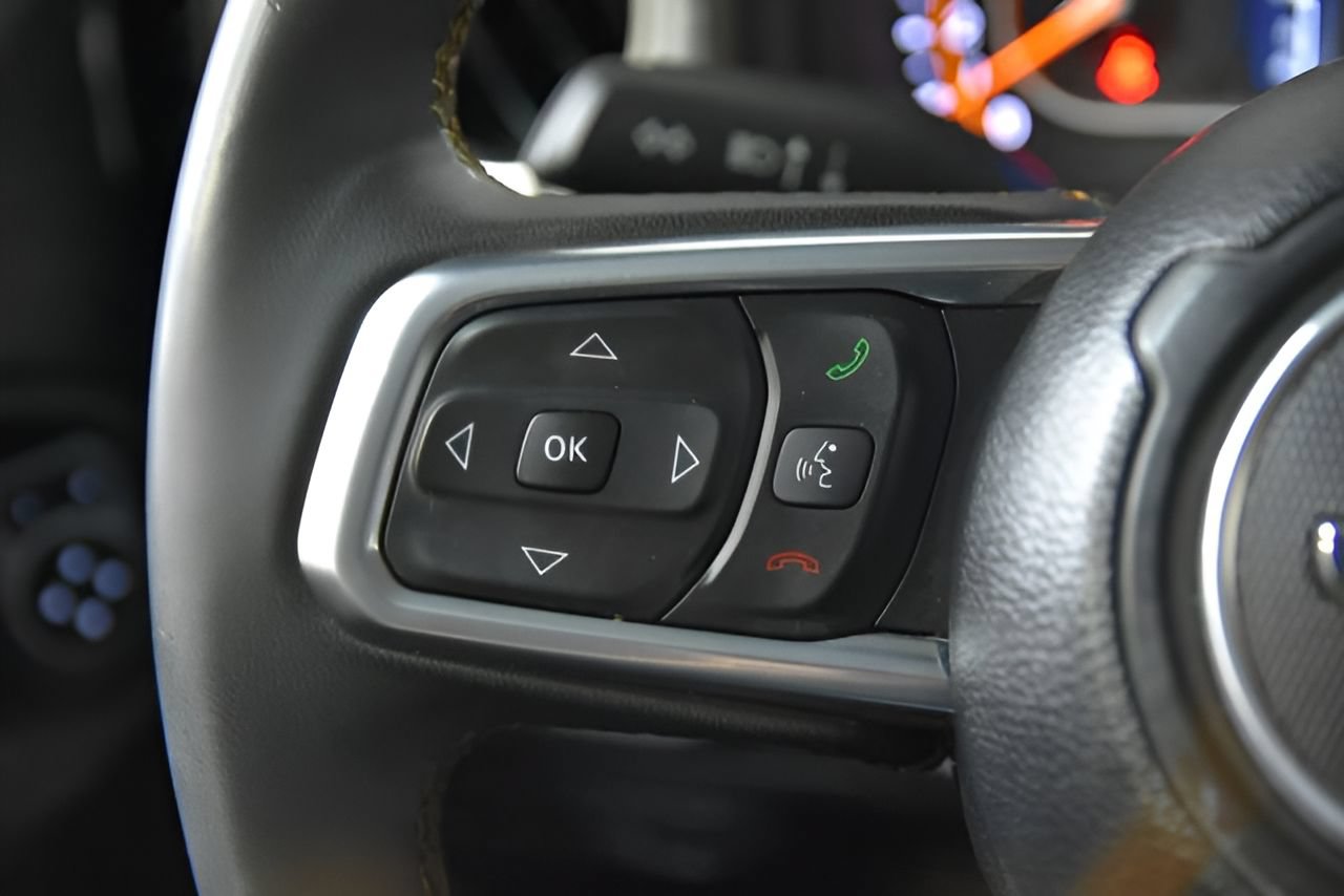 Used 2025 Jeep Wrangler Unlimited Sahara AWD/4WD image 19