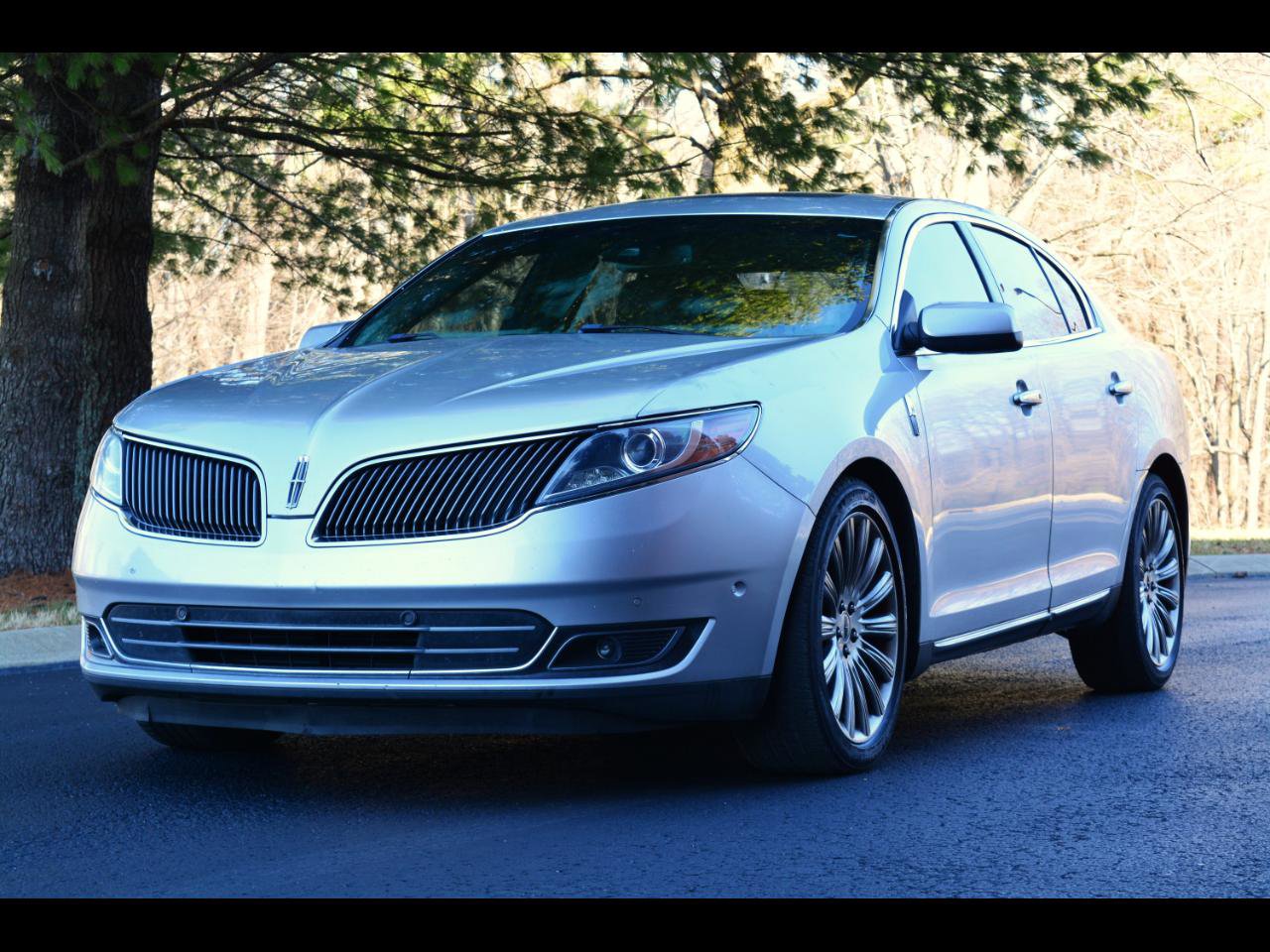 Used 2013 Lincoln MKS image 1