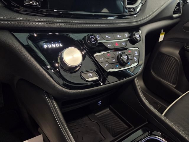 New 2027 Chrysler Pacifica Limited w/ S Appearance Package FWD image 28