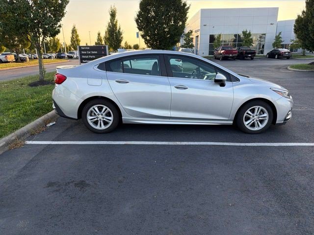 Used 2018 Chevrolet Cruze LT w/ Sun And Sound Package FWD image 11