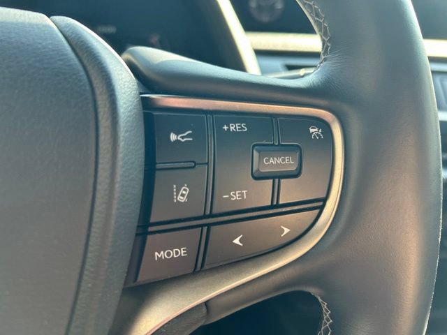 Certified 2022 Lexus UX 250h w/ Premium Package AWD/4WD image 17
