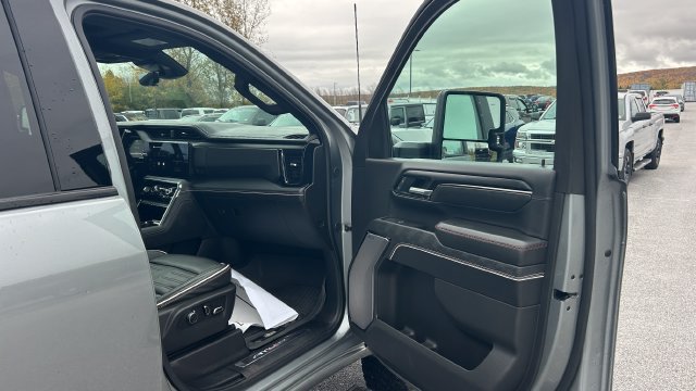 Certified 2025 GMC Sierra 2500 AT4X w/ AT4X AEV Edition AWD/4WD image 32