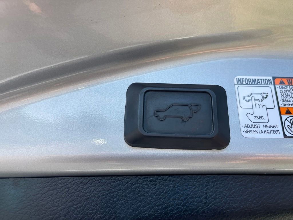 Used 2016 Toyota RAV4 XLE AWD/4WD image 24