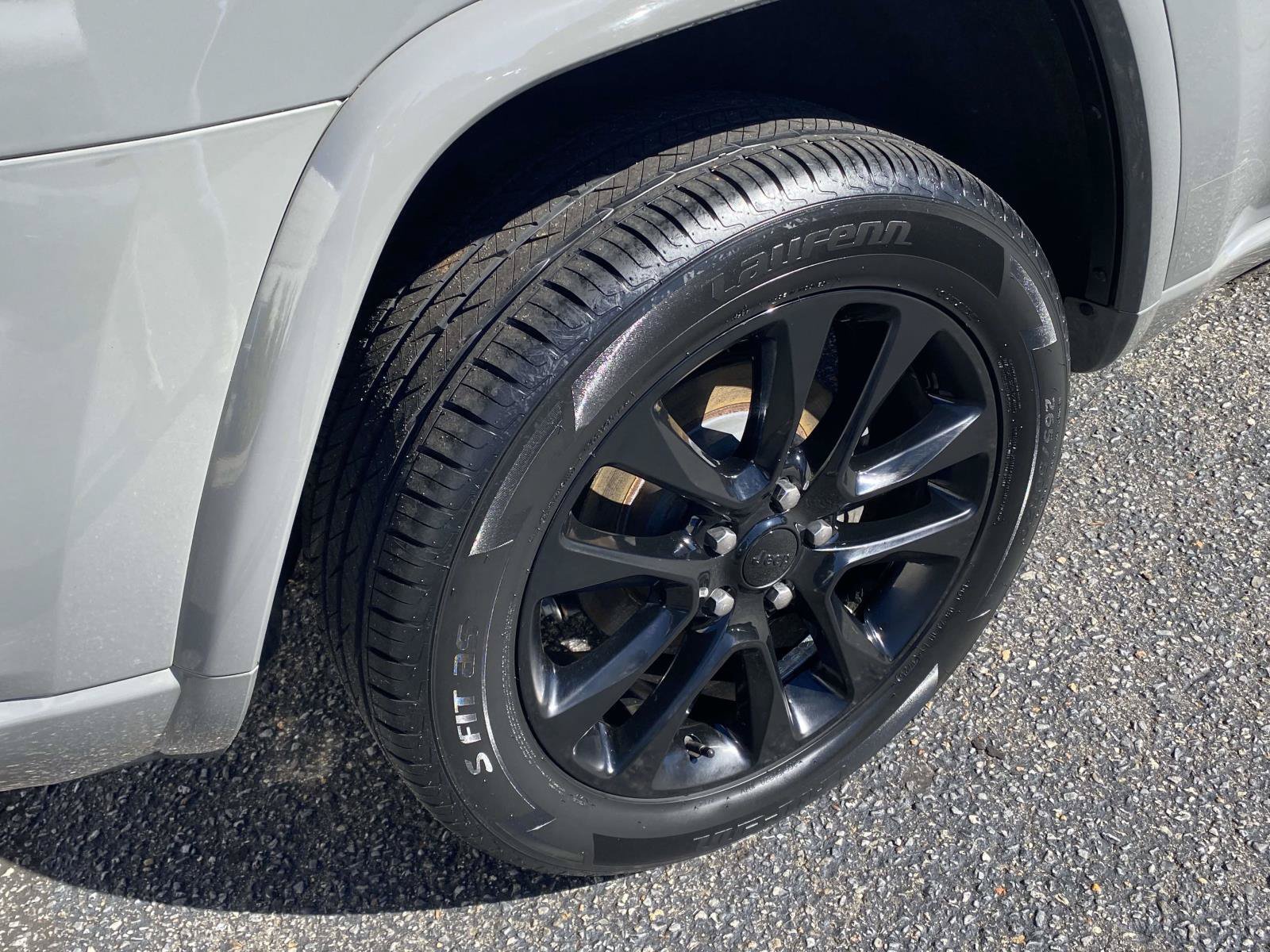 Used 2020 Jeep Grand Cherokee Altitude AWD/4WD image 12