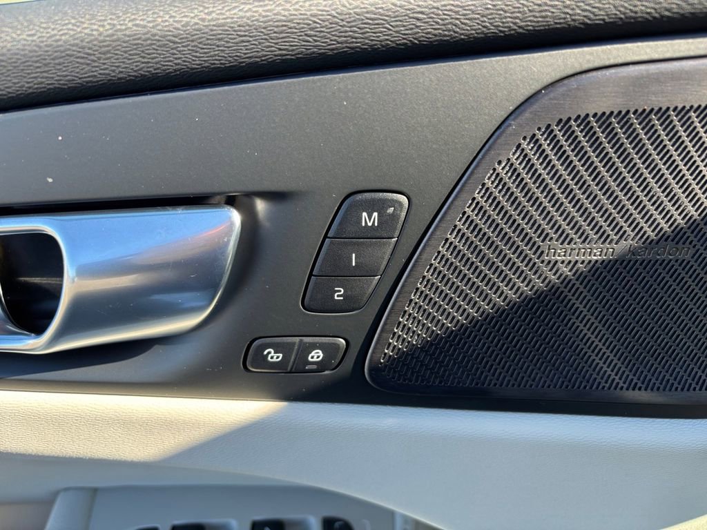 New 2026 Volvo XC60 B5 Ultra w/ Protection Package Premier image 12