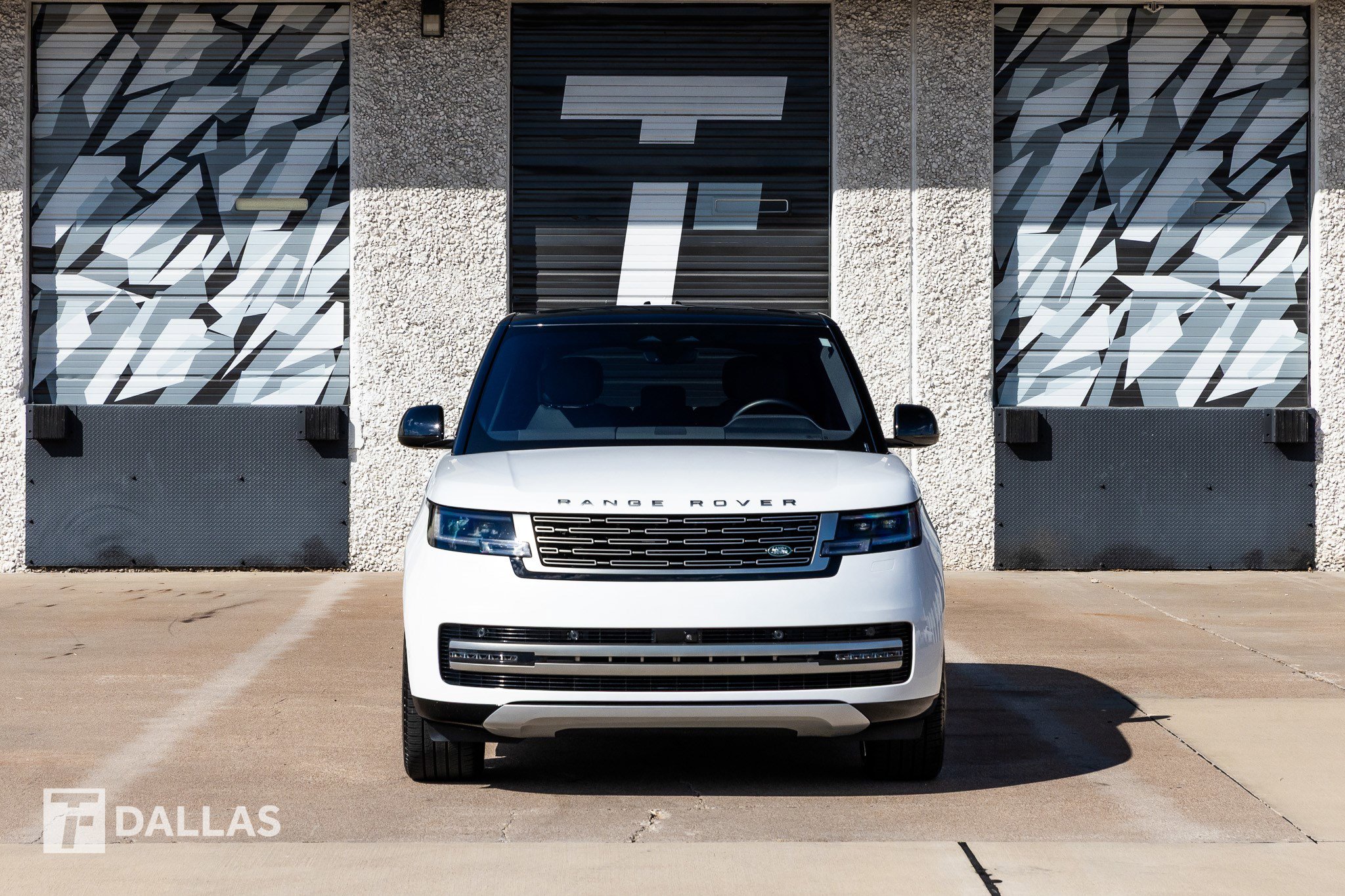 Used 2023 Land Rover Range Rover SE image 3