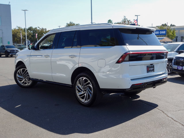 Used 2025 Lincoln Navigator Reserve AWD/4WD image 9