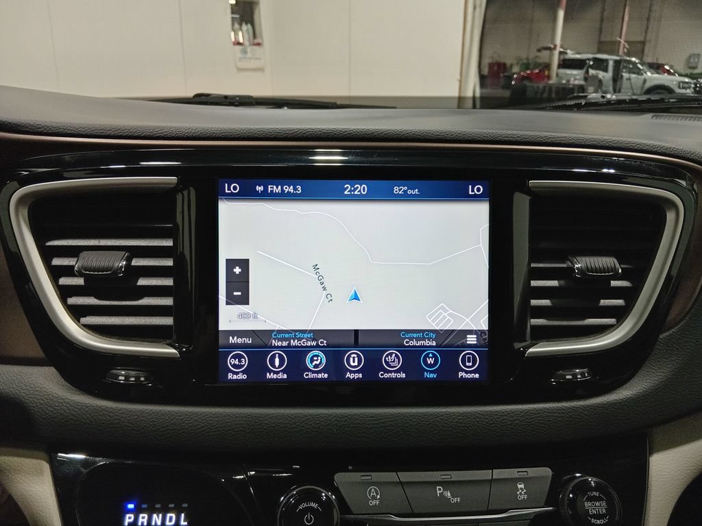 Used 2019 Chrysler Pacifica Touring Plus w/ Tire & Wheel Group FWD image 21