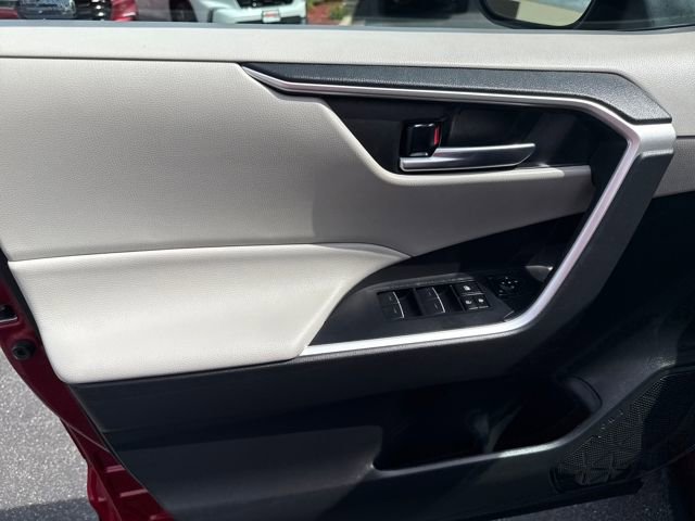 Used 2022 Toyota RAV4 XLE image 9