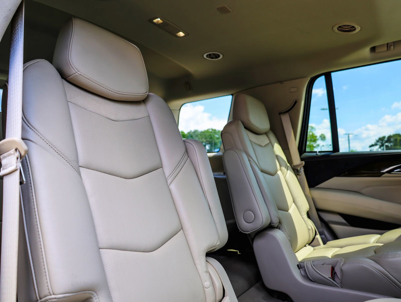 Used 2020 Cadillac Escalade Luxury image 10