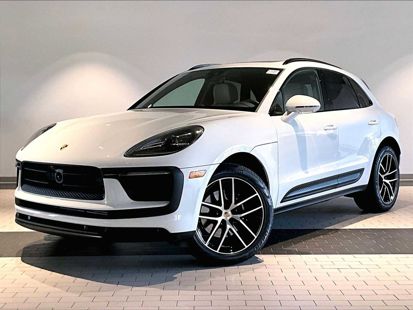 Used 2025 Porsche Macan image 1