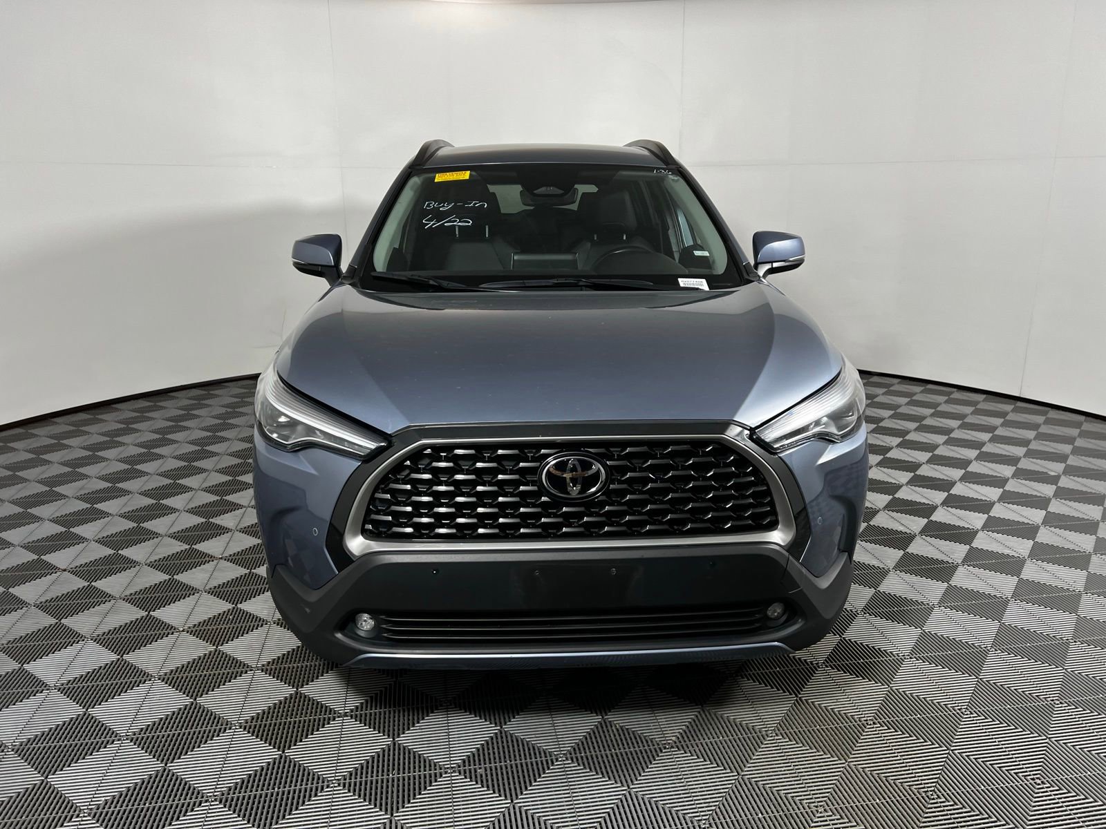 Used 2024 Toyota Corolla Cross XLE FWD image 2