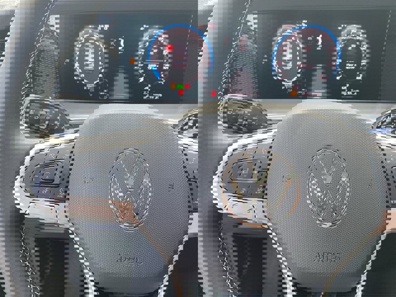 New 2025 Volkswagen Tiguan SE image 20