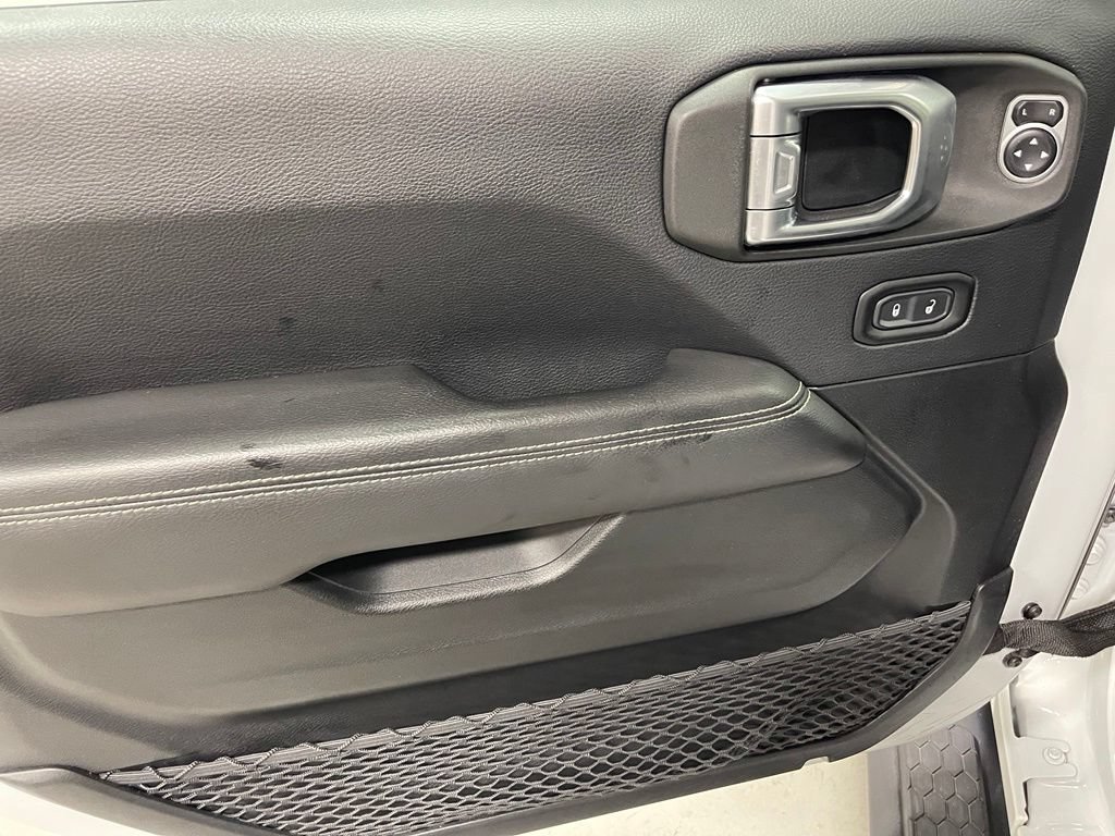 Used 2019 Jeep Wrangler Unlimited Sahara AWD/4WD image 18