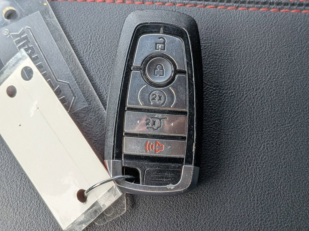 Used 2025 Ford Explorer ST-Line AWD/4WD image 32
