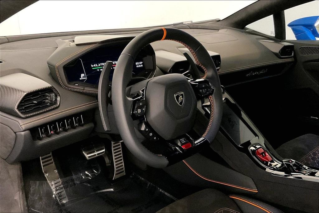Used 2023 Lamborghini Huracan Tecnica image 7