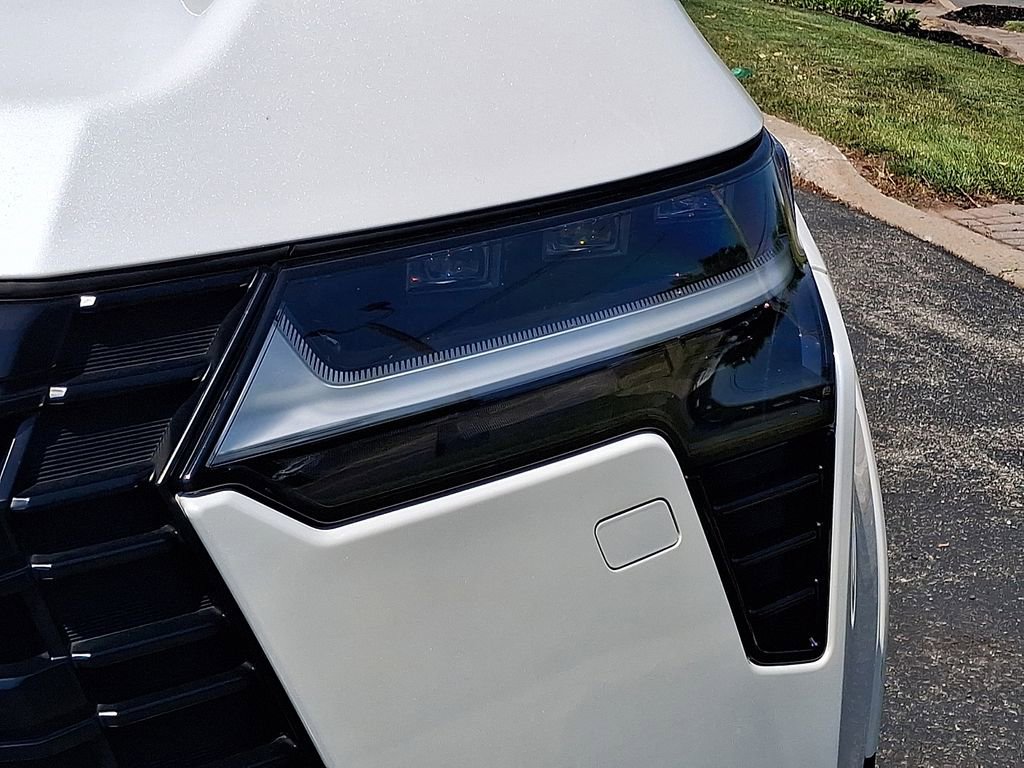Used 2025 Lexus GX 550 w/ Accessory Package (2T) AWD/4WD image 12