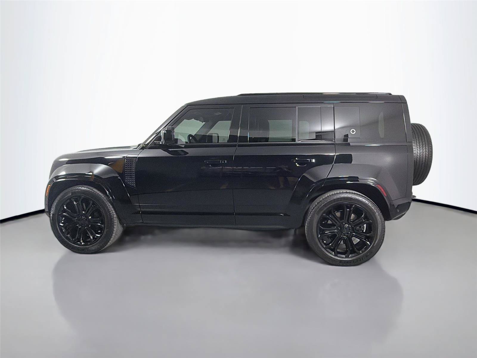 Certified 2026 Land Rover Defender 110 OCTA AWD/4WD image 8
