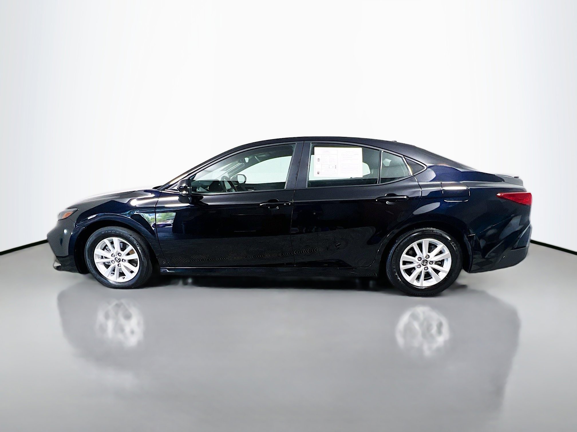 Used 2025 Toyota Camry LE w/ Convenience Package image 9