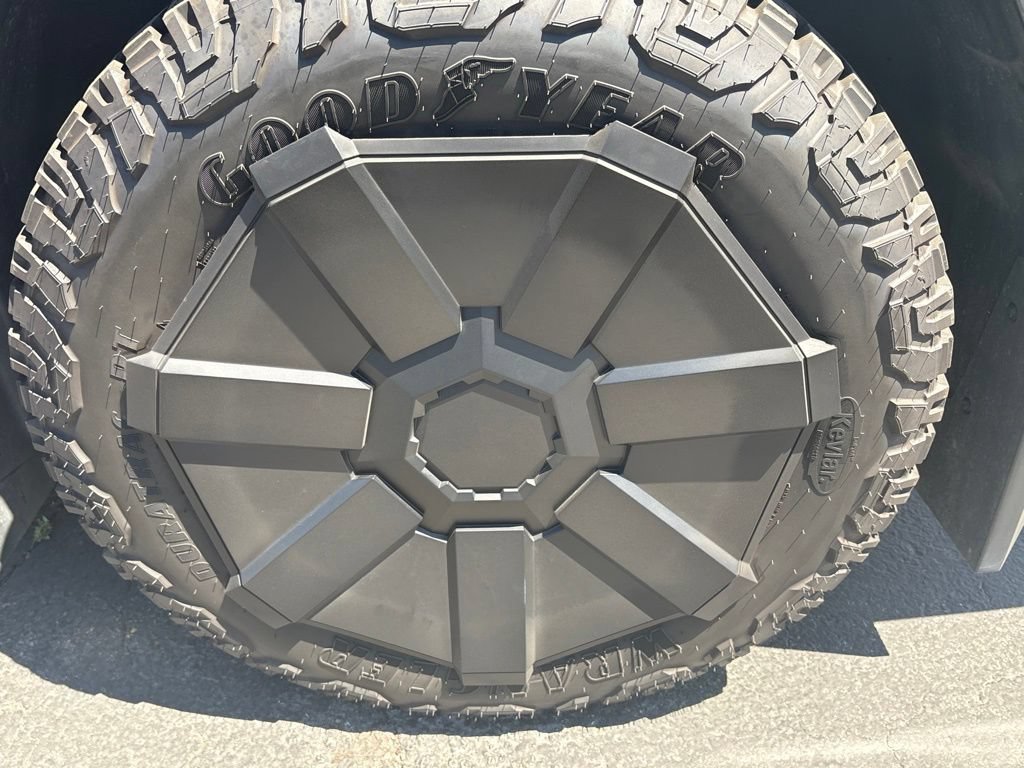 Used 2024 Tesla Cybertruck AWD Crew Cab image 26