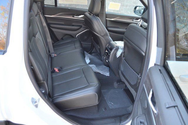 New 2025 Jeep Grand Cherokee Limited w/ Luxury Tech Group II image 33