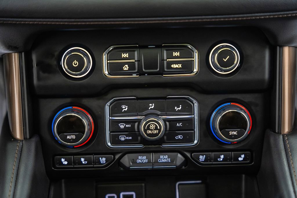 Used 2024 Chevrolet Suburban High Country AWD/4WD image 29