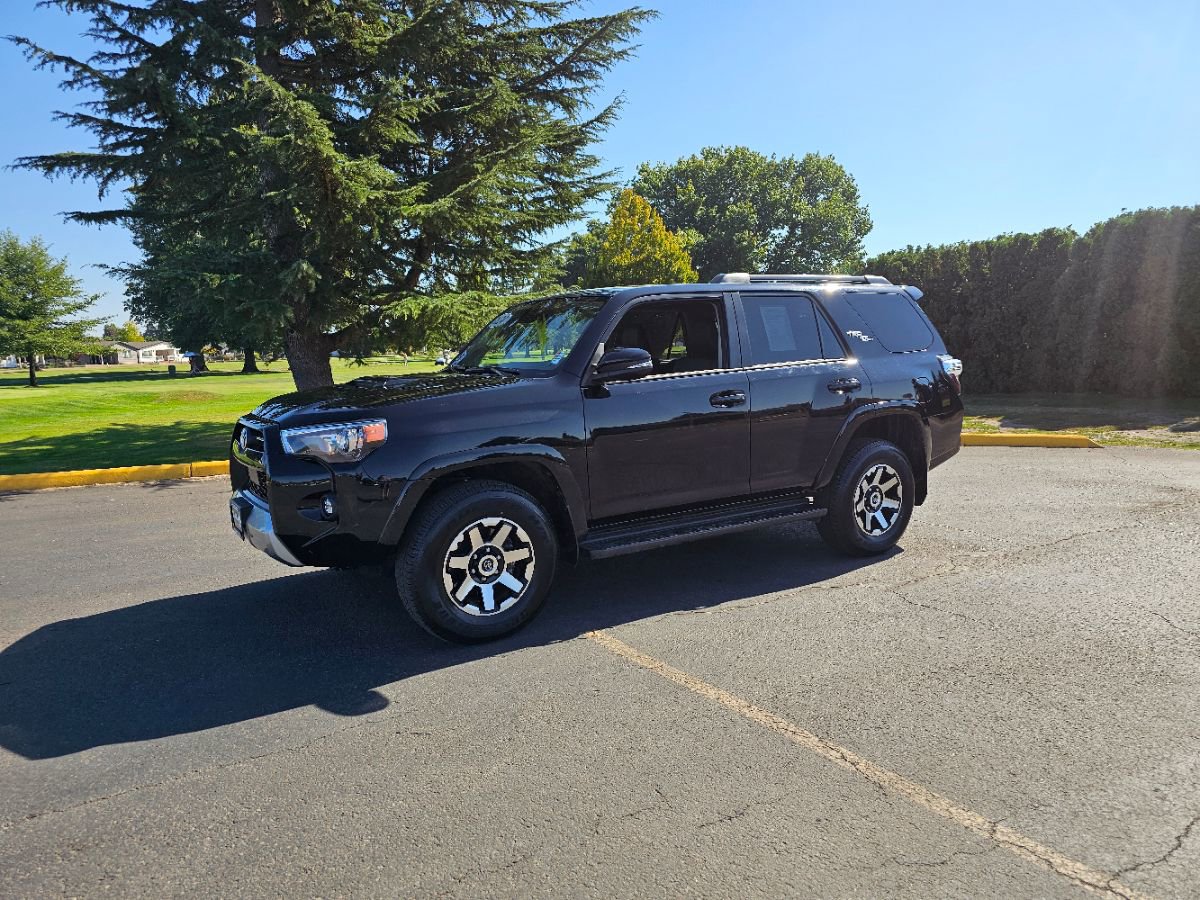 Used 2024 Toyota 4Runner TRD Off-Road Premium image 3