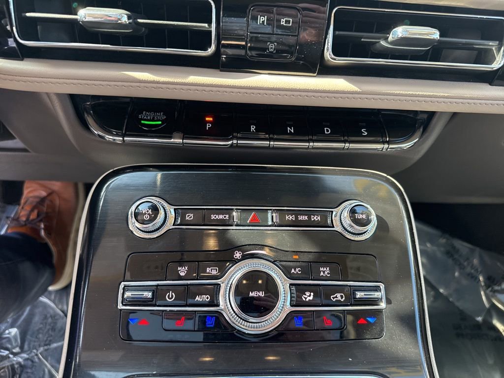 Used 2022 Lincoln Nautilus Reserve w/ Equipment Group 202A image 17