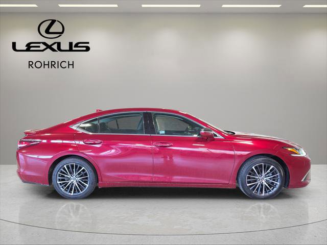 Certified 2022 Lexus ES 350 w/ Premium Package image 4
