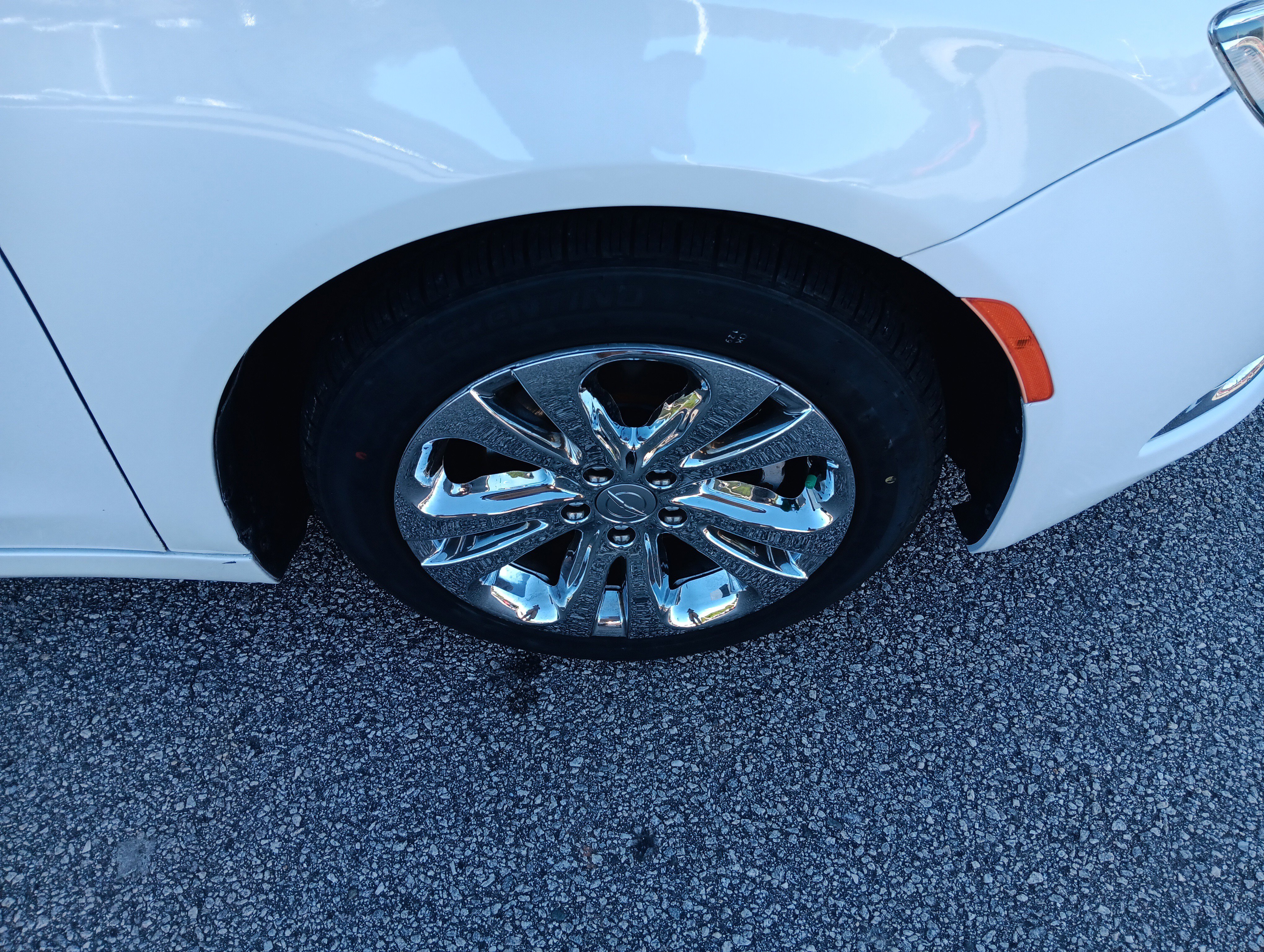Used 2016 Chrysler 200 Limited w/ Anniversary Edition FWD image 8