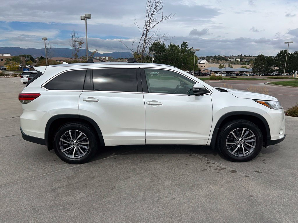 Used 2017 Toyota Highlander XLE AWD/4WD image 8