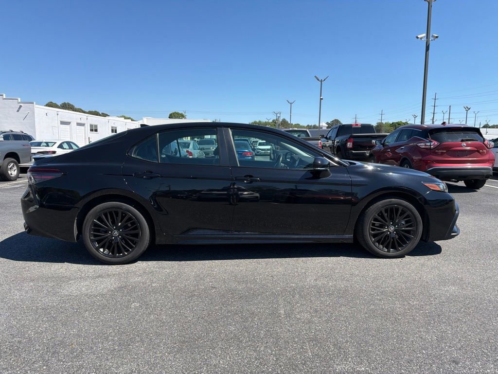 Used 2022 Toyota Camry SE FWD image 6