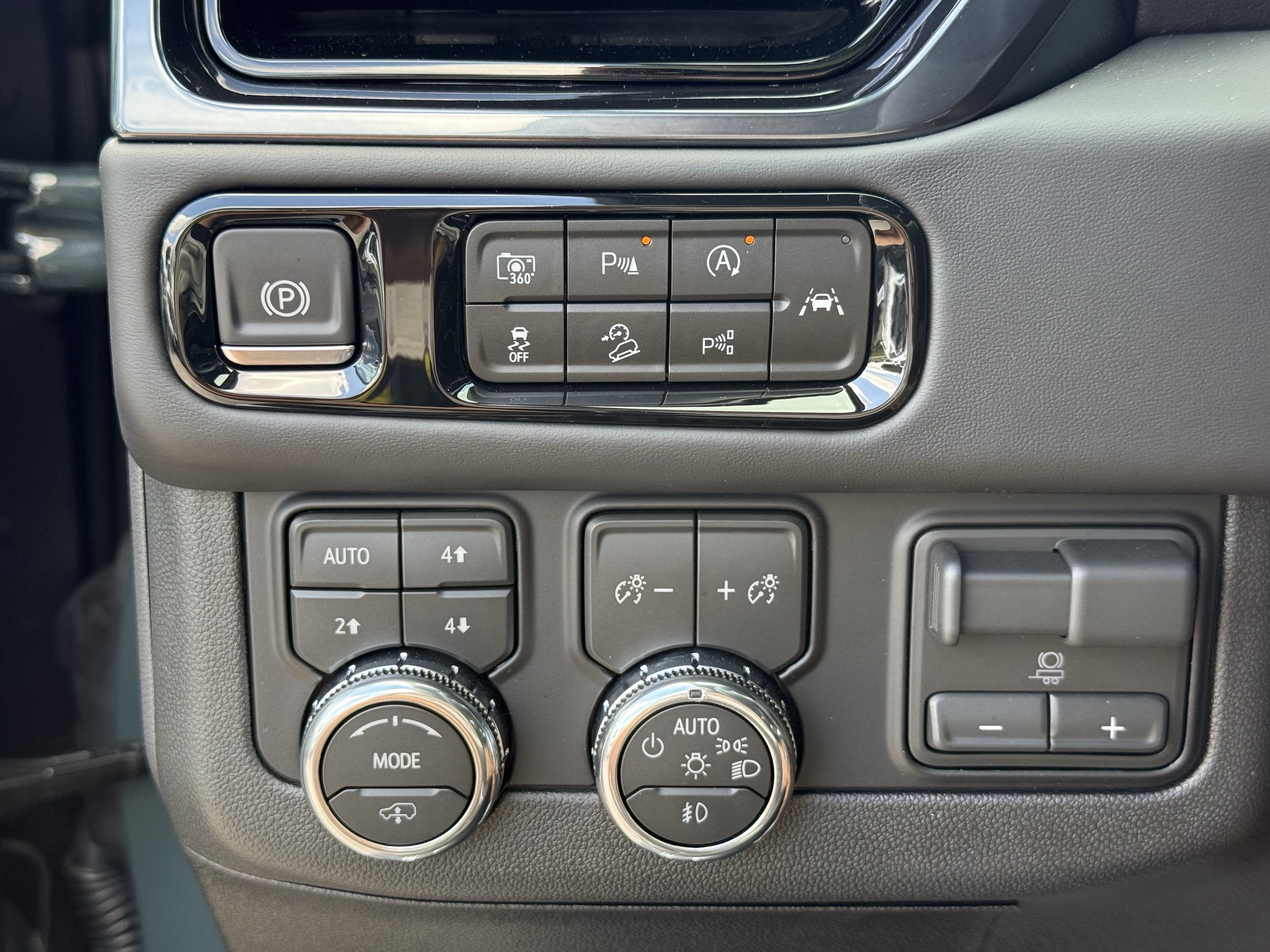 Used 2026 GMC Yukon AT4 Ultimate AWD/4WD image 24