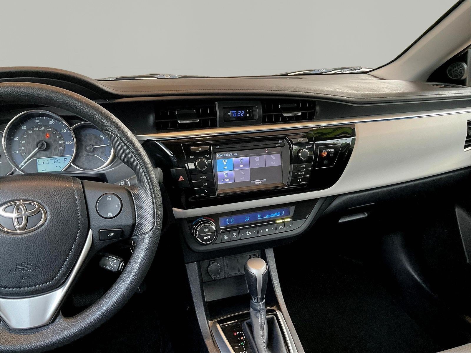 Used 2015 Toyota Corolla LE FWD image 9